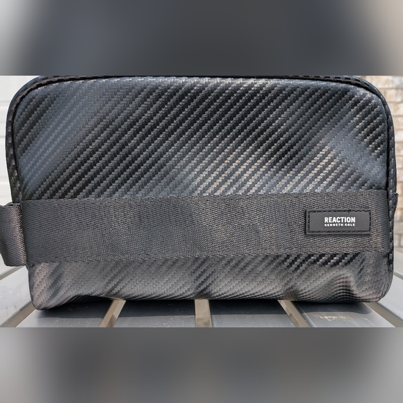 NWT KENNETH COLE TRAVEL DOPP KIT Carbon Fiber Black